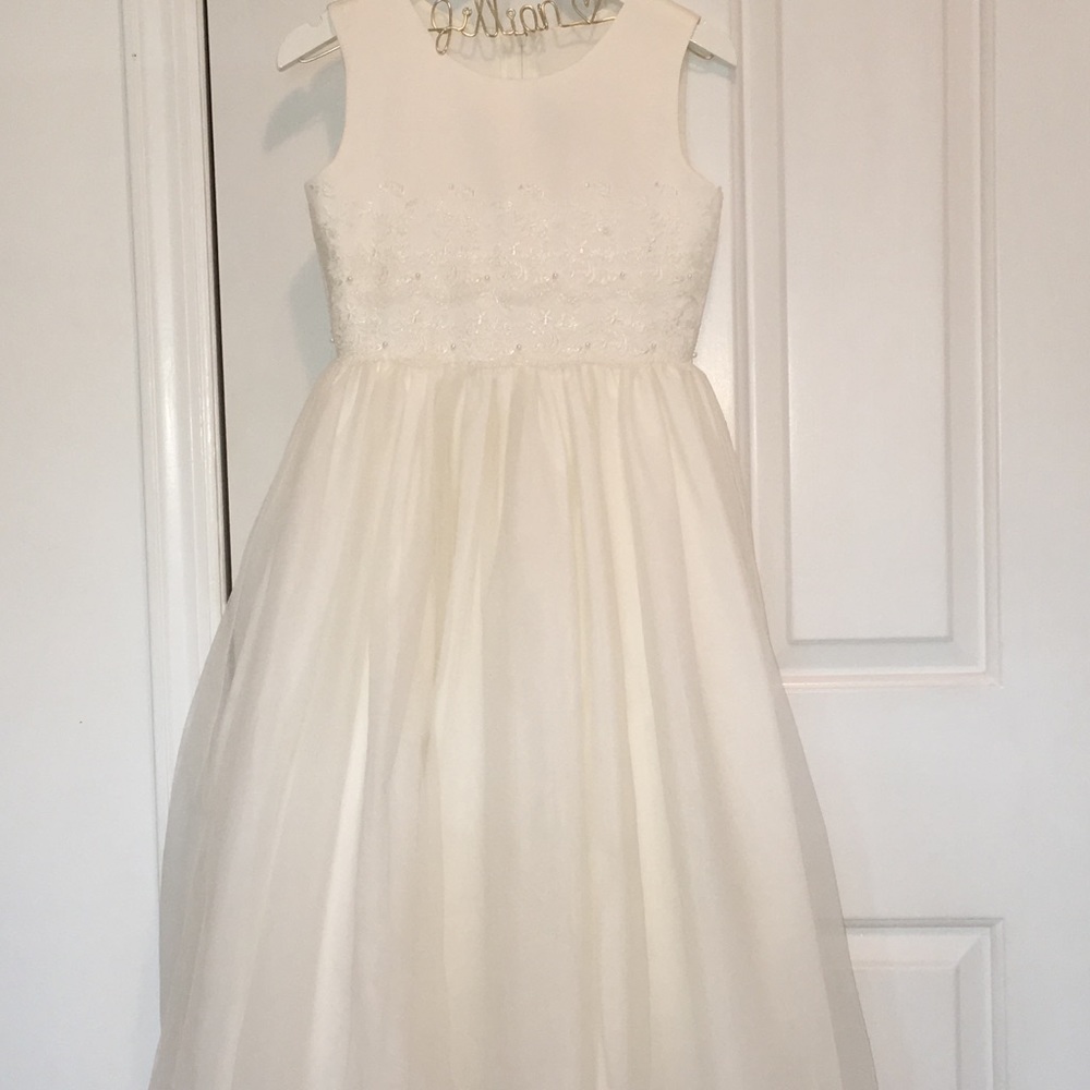 Joan Calabrese flower girl’s dress, satin lace, Tulle material, size 6.